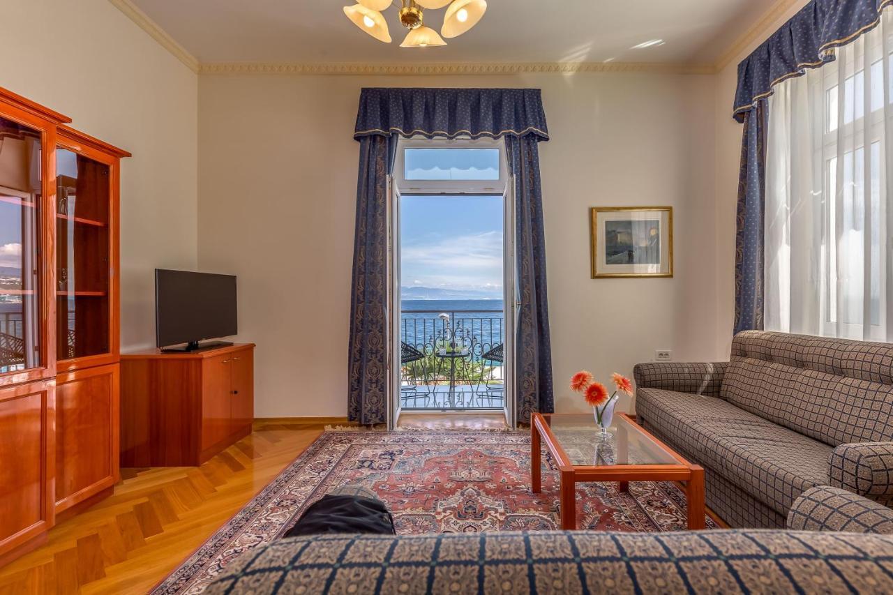 Hotel Galeb โอปาติยา ภายนอก รูปภาพ