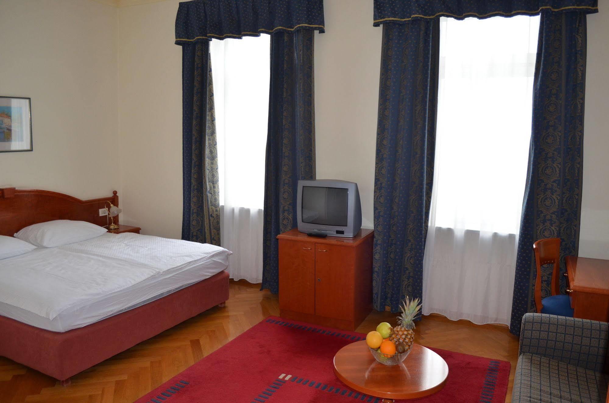 Hotel Galeb โอปาติยา ภายนอก รูปภาพ