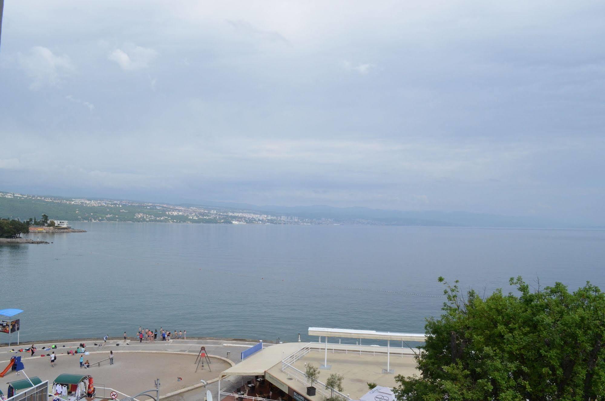 Hotel Galeb โอปาติยา ภายนอก รูปภาพ