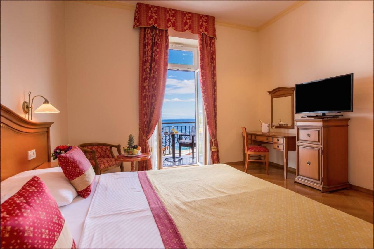Hotel Galeb โอปาติยา ภายนอก รูปภาพ