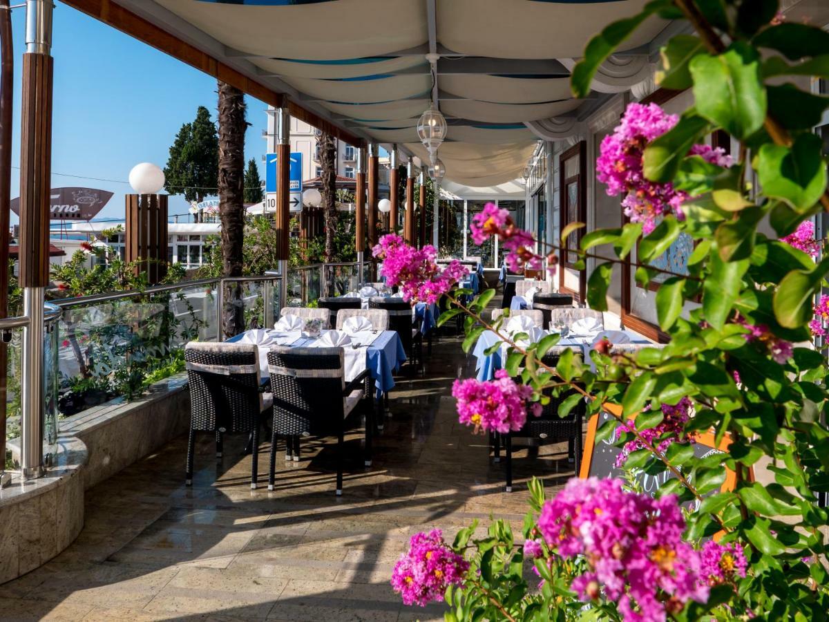 Hotel Galeb โอปาติยา ภายนอก รูปภาพ